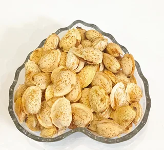 بادام با پوست کاغذی ایرانی